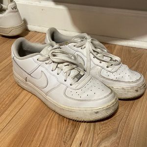 White Nike Air Force 1 - Size 9